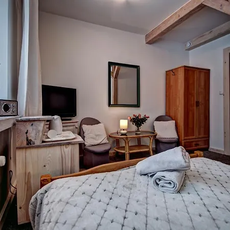 Weronika Nocleg ze śniadaniem 3*